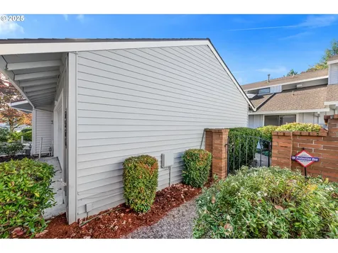 9590 SW Brentwood Place Portland OR 97224