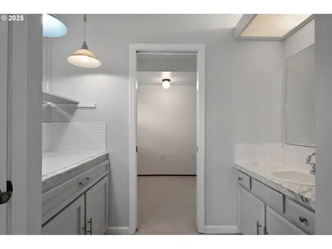 9590 SW Brentwood Place Portland OR 97224