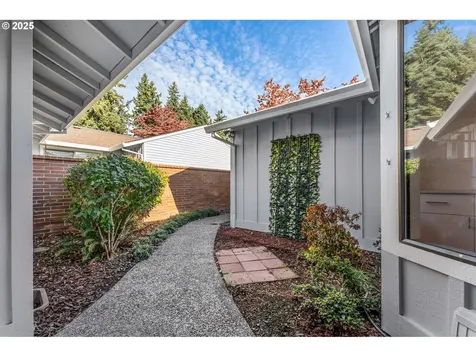 9590 SW Brentwood Place Portland OR 97224