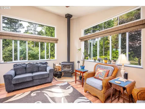 3877 SW Dahlia Lane Waldport OR 97394