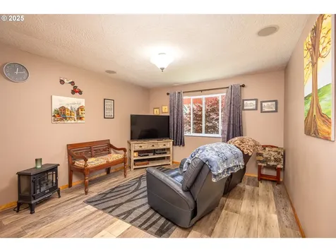 3877 SW Dahlia Lane Waldport OR 97394