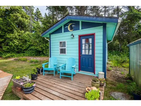 3877 SW Dahlia Lane Waldport OR 97394