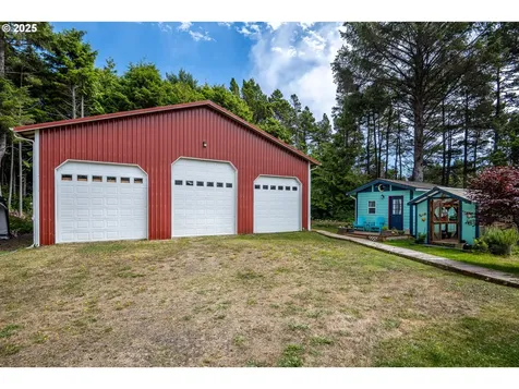 3877 SW Dahlia Lane Waldport OR 97394