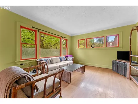 651 SE Manchester Place Portland OR 97202