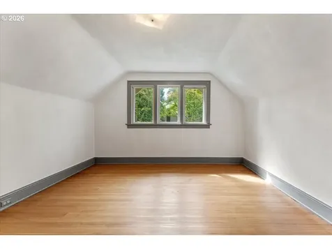 651 SE Manchester Place Portland OR 97202