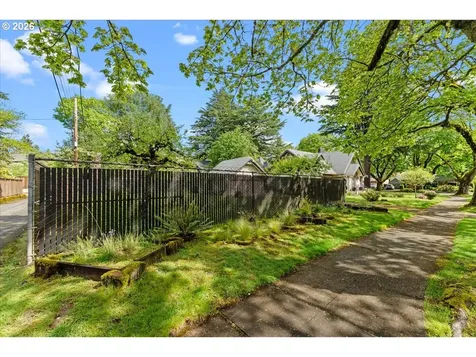 651 SE Manchester Place Portland OR 97202