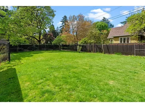 651 SE Manchester Place Portland OR 97202