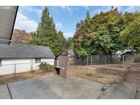 158 SE Houck Avenue Roseburg OR 97470