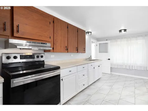 158 SE Houck Avenue Roseburg OR 97470