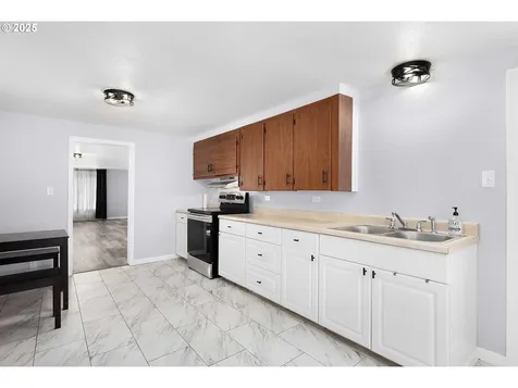 158 SE Houck Avenue Roseburg OR 97470