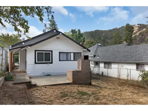158 SE Houck Avenue Roseburg OR 97470