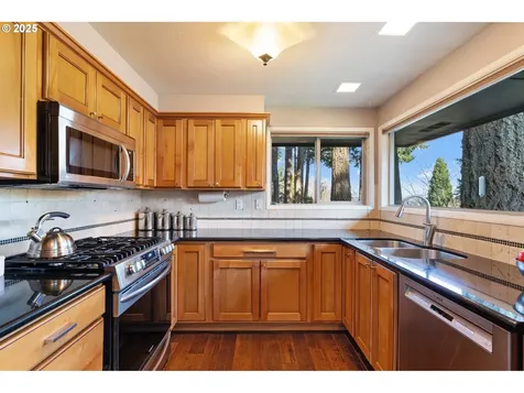 2025 Marylwood Court West Linn OR 97068