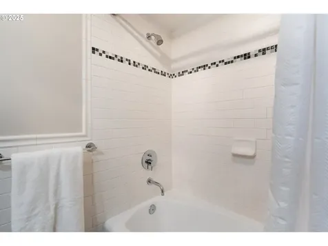 2025 Marylwood Court West Linn OR 97068