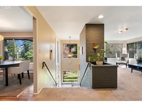 2025 Marylwood Court West Linn OR 97068