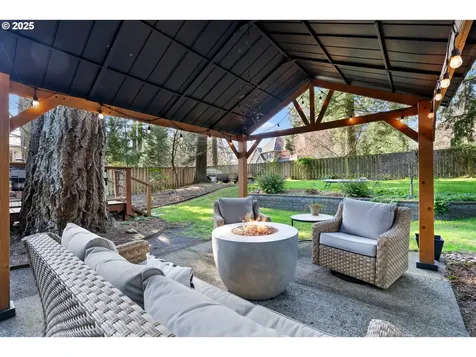 2025 Marylwood Court West Linn OR 97068