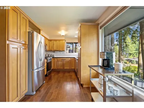 2025 Marylwood Court West Linn OR 97068
