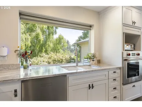 1198 Winsor Avenue North Bend OR 97459