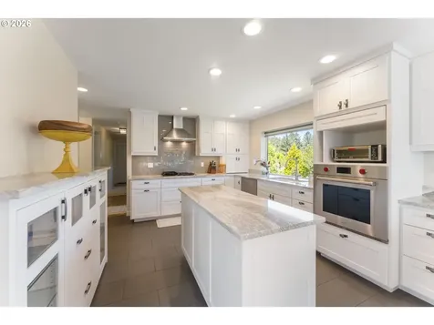 1198 Winsor Avenue North Bend OR 97459