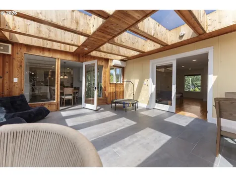 1198 Winsor Avenue North Bend OR 97459
