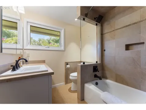 1198 Winsor Avenue North Bend OR 97459
