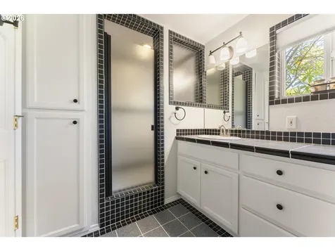 1198 Winsor Avenue North Bend OR 97459