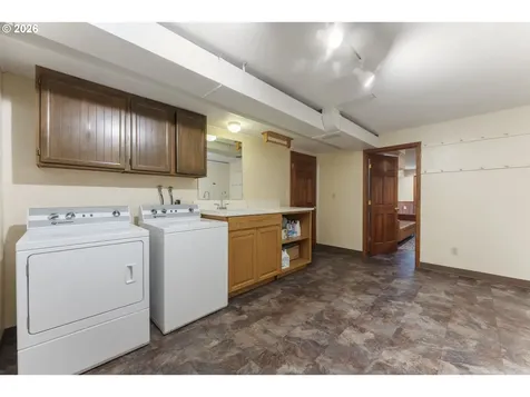 1198 Winsor Avenue North Bend OR 97459