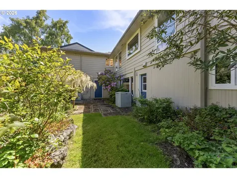 1198 Winsor Avenue North Bend OR 97459