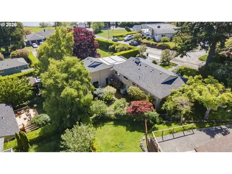 1198 Winsor Avenue North Bend OR 97459