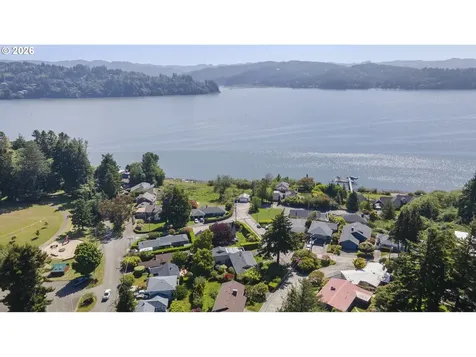 1198 Winsor Avenue North Bend OR 97459