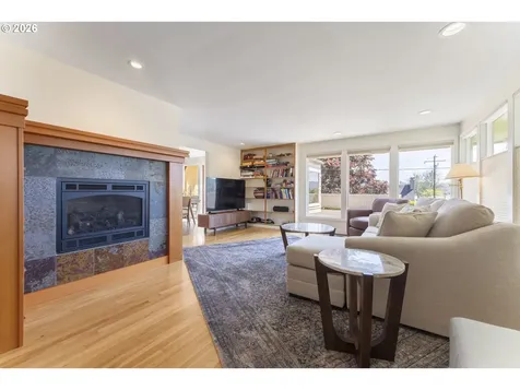 1198 Winsor Avenue North Bend OR 97459