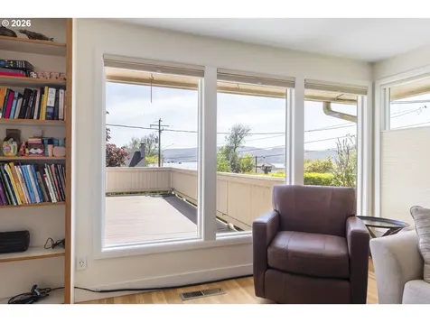 1198 Winsor Avenue North Bend OR 97459