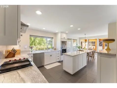1198 Winsor Avenue North Bend OR 97459