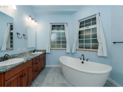 557 Shearwater Circle Bandon OR 97411