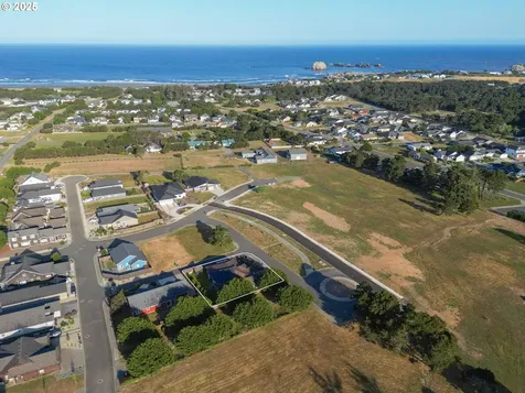 557 Shearwater Circle Bandon OR 97411