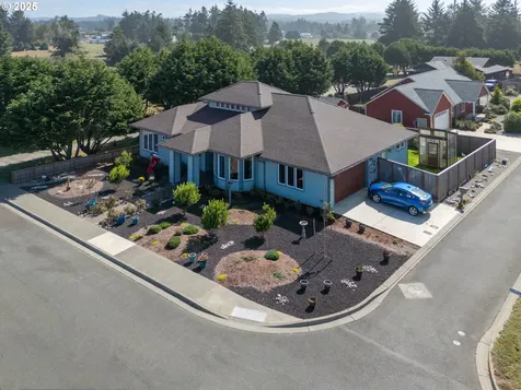 557 Shearwater Circle Bandon OR 97411