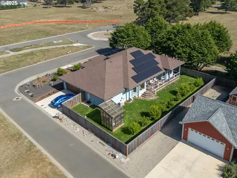 557 Shearwater Circle Bandon OR 97411
