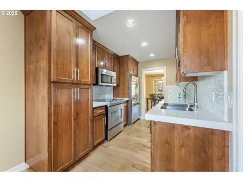 10350 SW Greenleaf Terrace Portland OR 97224