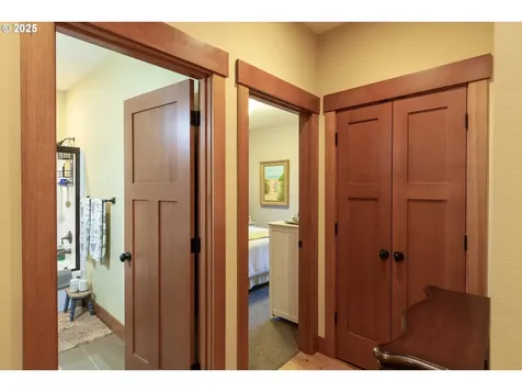 1241 Fruit Valley Lane White Salmon WA 98672