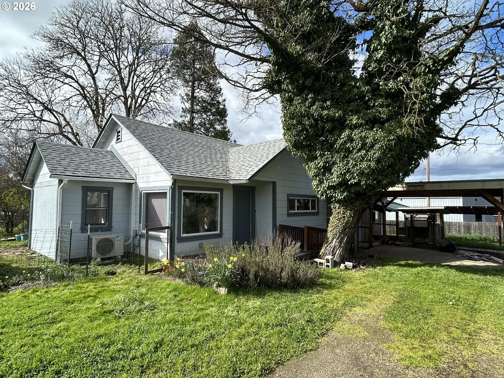 1764 Old Town Loop Road Oakland OR 97462