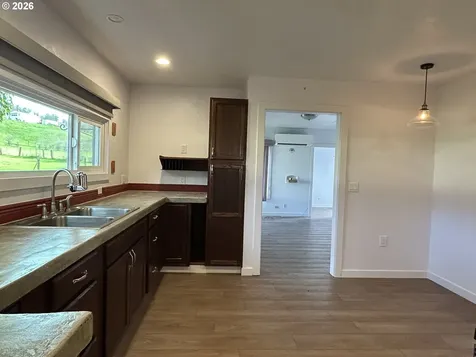 1764 Old Town Loop Road Oakland OR 97462