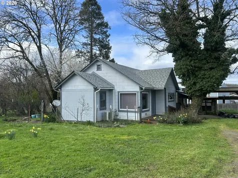1764 Old Town Loop Road Oakland OR 97462