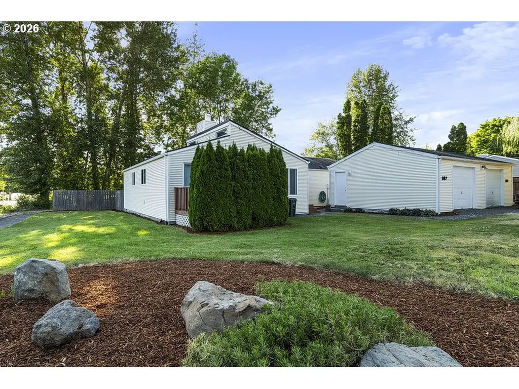 877 SE Francis Avenue Gresham OR 97080