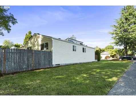 877 SE Francis Avenue Gresham OR 97080
