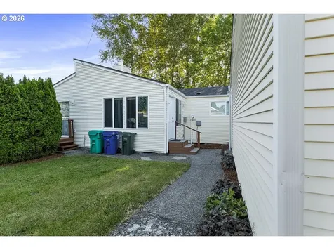 877 SE Francis Avenue Gresham OR 97080