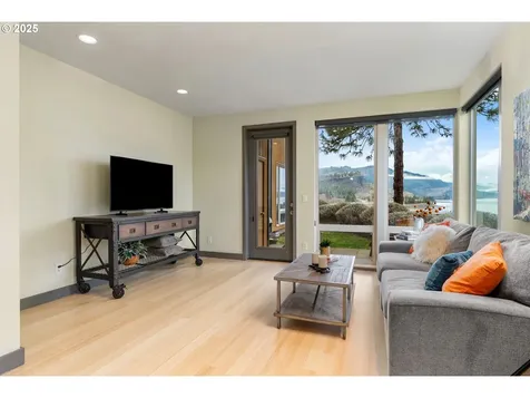 22 Mosier Creek Place Mosier OR 97040