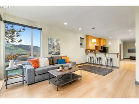 22 Mosier Creek Place Mosier OR 97040