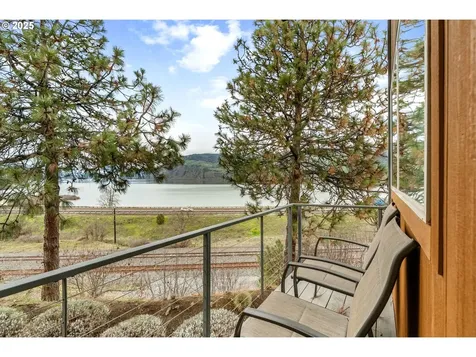 22 Mosier Creek Place Mosier OR 97040
