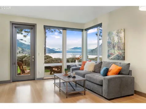22 Mosier Creek Place Mosier OR 97040
