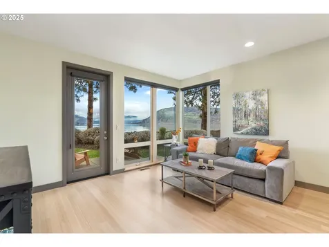 22 Mosier Creek Place Mosier OR 97040