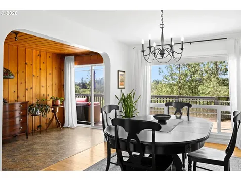 905 NE Third Street Oakland OR 97462